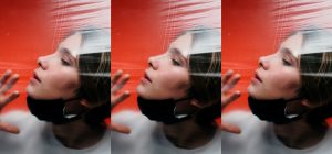 mujer escuchando su sintomas gripe biodescodificacion