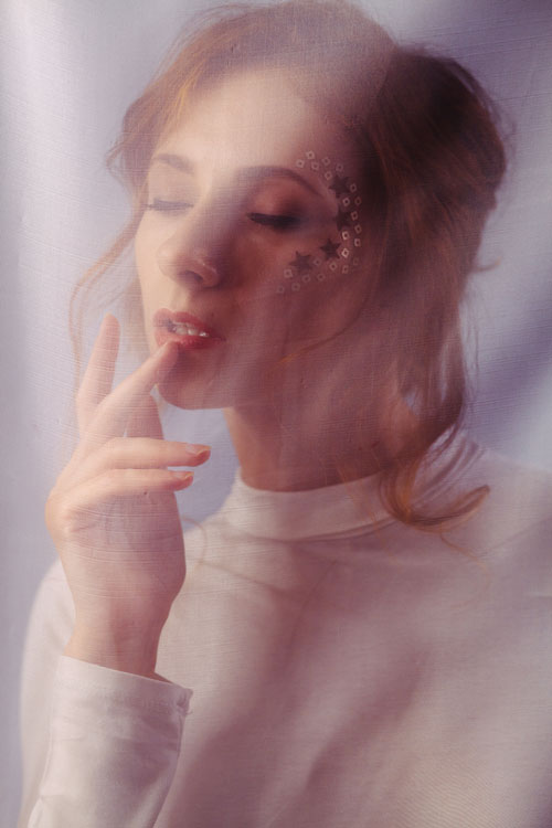 mujer pensando cuantas sesiones de biodescodificacion se necesitan