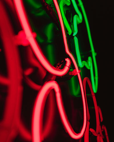 tubos de neon rojo y verde biodescodificacion bronquios